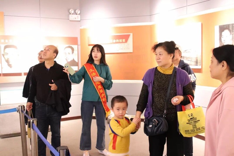 中文与法律系开展烟台山系列志愿服务活动(5).jpg